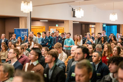 Das Bild zeigt das Publikum im Saal des Westfälischen Industrieklubs.