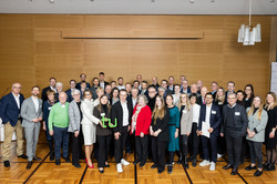 Das Bild ist eine Gruppenaufnahme mit allen anwesenden Fördernden des Deutschlandstipendiums. 