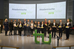 Gruppenaufnahme von der Verleihung der Dissertationspreise im Audimax