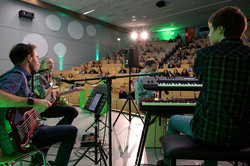 Band auf der Bühne