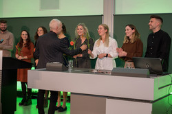 Preisträger*innen auf der Bühne