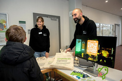 The picture shows employees of the Center for Entrepreneurship & Transfer and a corner table. Flyers and jute bags are on the table.