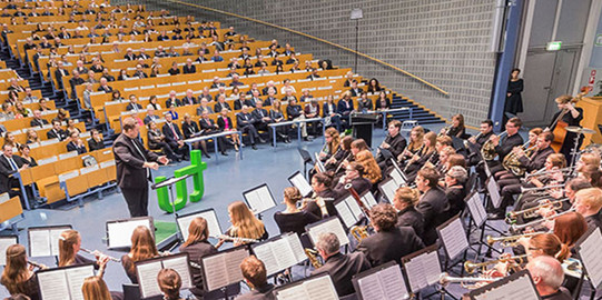Band and audience in the Audimax