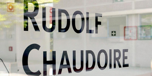 Schriftzug Rudolf Chaudoire auf einer Glasscheibe